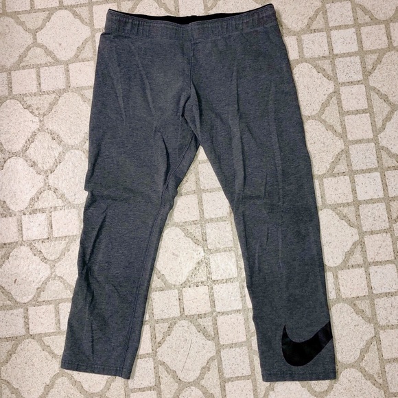 Nike Pants - Nike crop workout legging size M